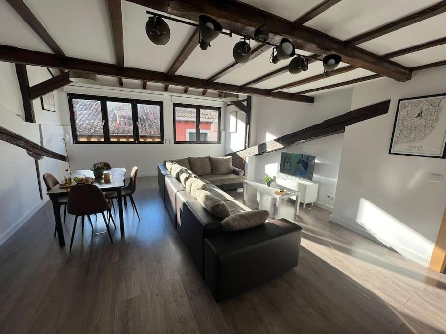Апартаменты Old Town Loft - Cathedral Views. Логроньо Экстерьер фото