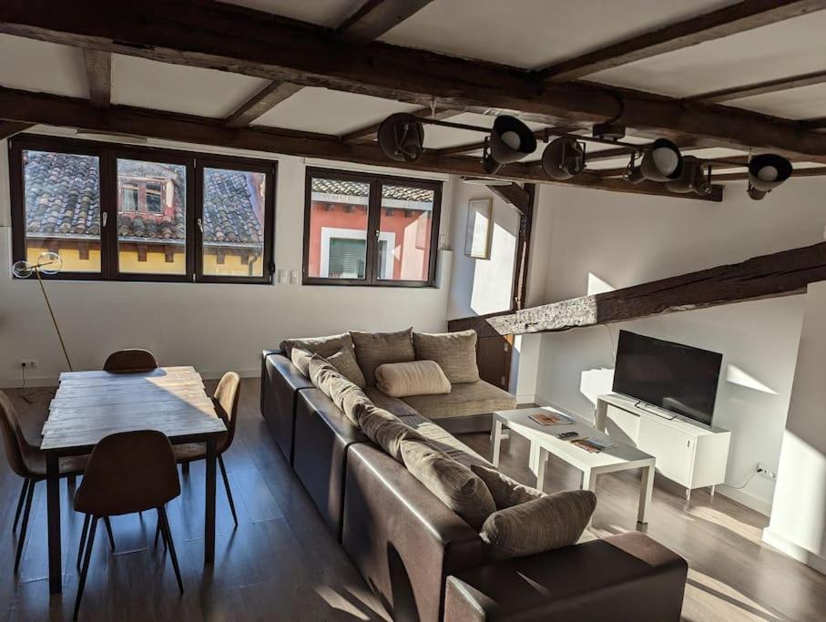 Апартаменты Old Town Loft - Cathedral Views. Логроньо Экстерьер фото